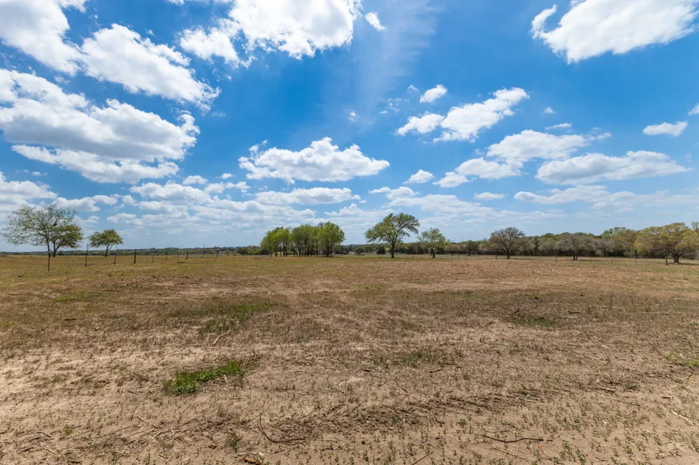 2112 Baca Loop Flatonia, TX 78941