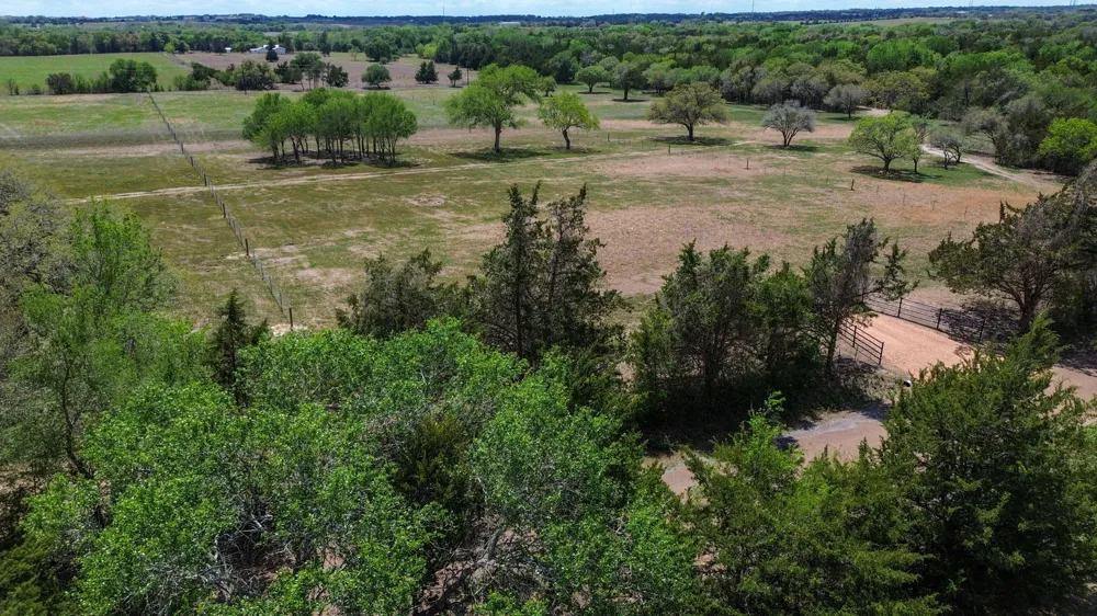 2112 Baca Loop Flatonia, TX 78941
