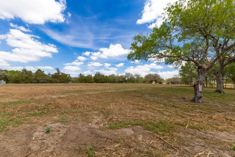 2112 Baca Loop Flatonia, TX 78941