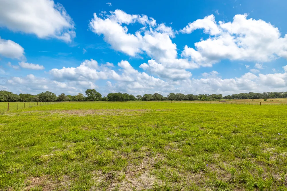 2112 Baca Loop Flatonia, TX 78941