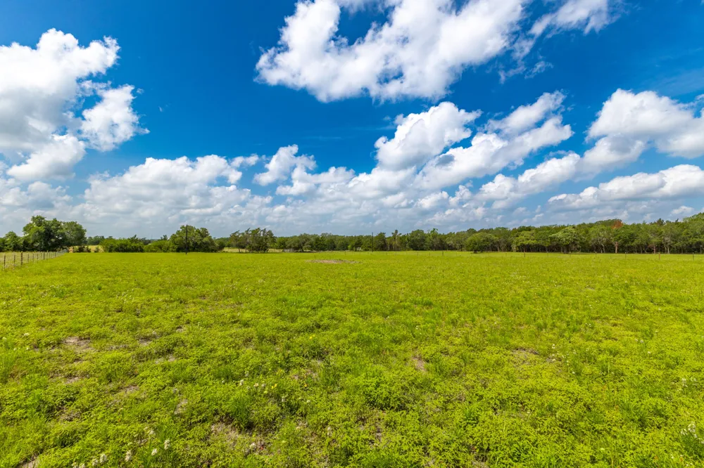 2112 Baca Loop Flatonia, TX 78941