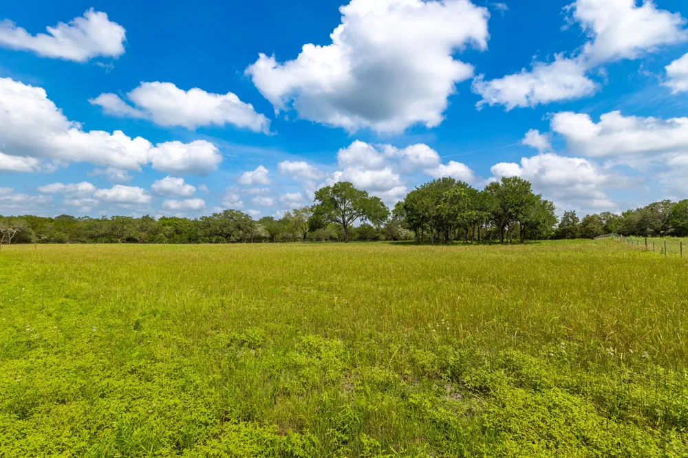 2112 Baca Loop Flatonia, TX 78941