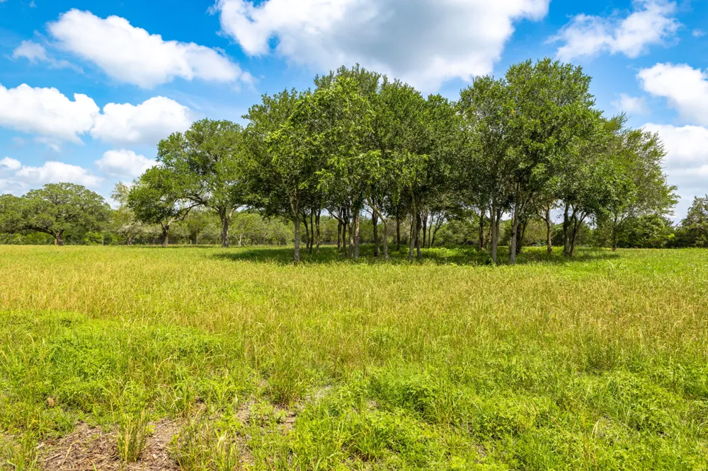 2112 Baca Loop Flatonia, TX 78941