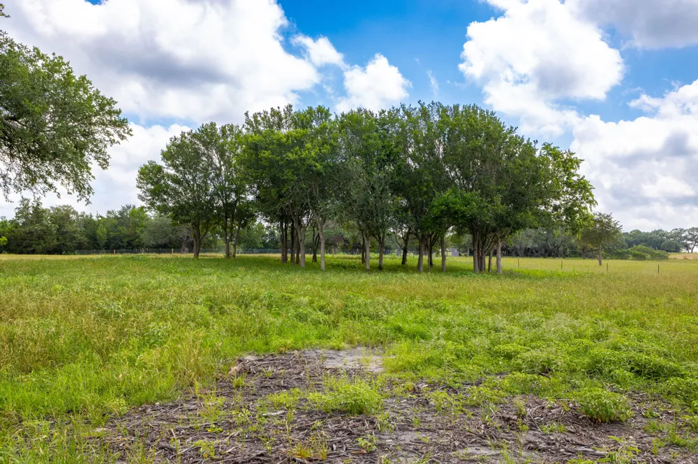 2112 Baca Loop Flatonia, TX 78941
