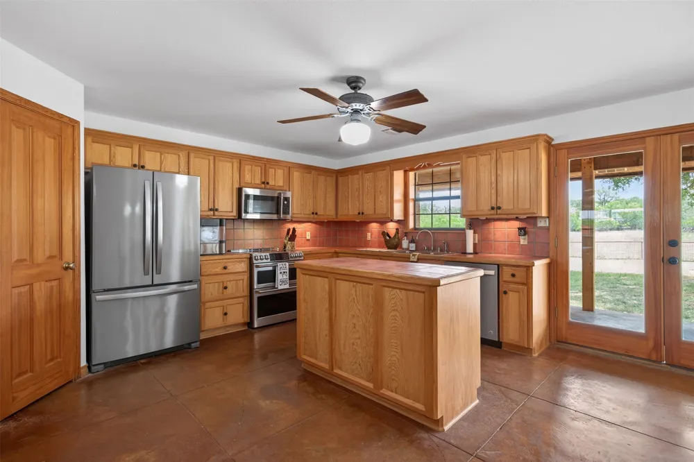 1077 Burdette Wells Road Lockhart, TX 78644
