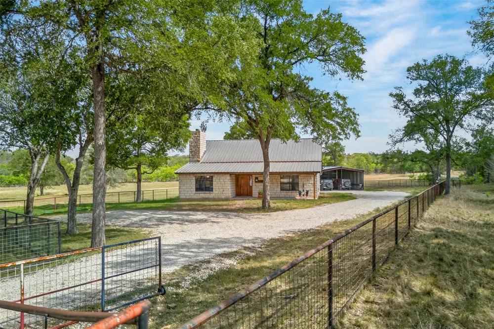 1077 Burdette Wells Road Lockhart, TX 78644