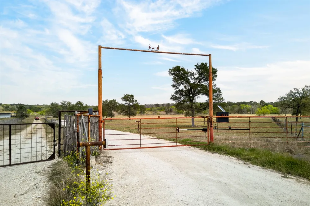 1077 Burdette Wells Road Lockhart, TX 78644