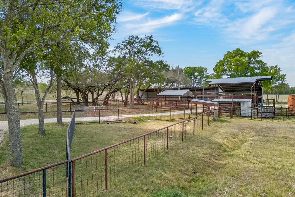 1077 Burdette Wells Road Lockhart, TX 78644
