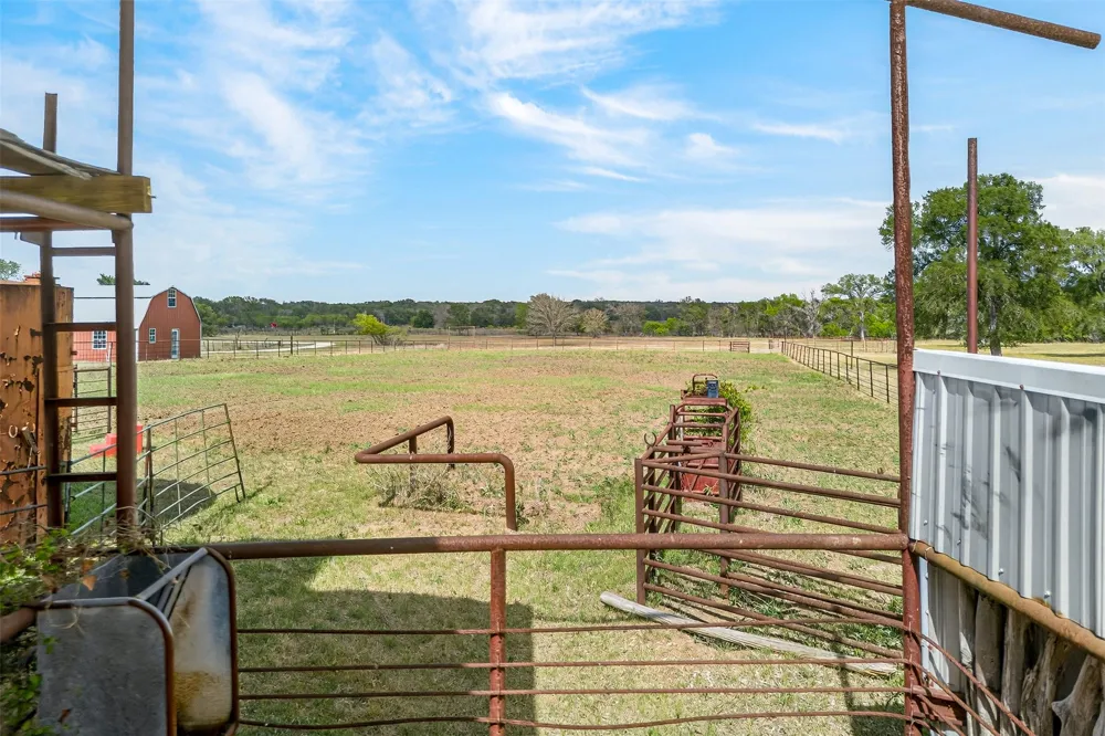 1077 Burdette Wells Road Lockhart, TX 78644