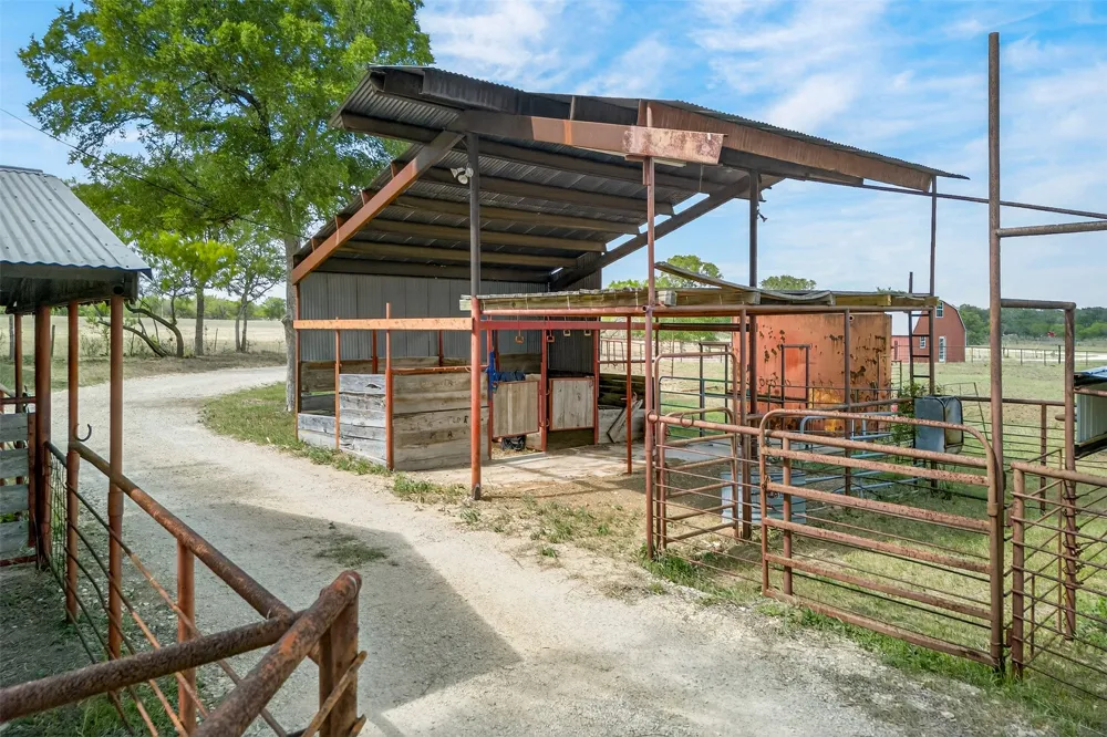 1077 Burdette Wells Road Lockhart, TX 78644