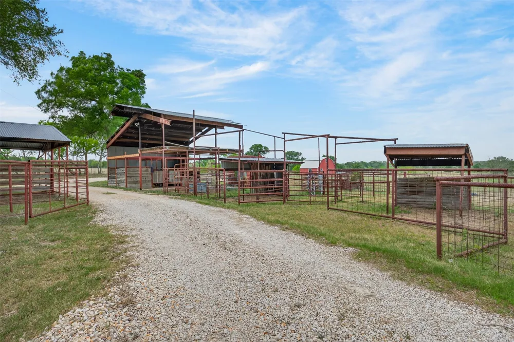 1077 Burdette Wells Road Lockhart, TX 78644