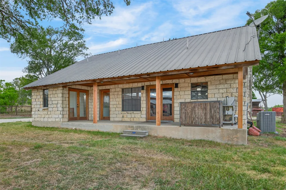 1077 Burdette Wells Road Lockhart, TX 78644