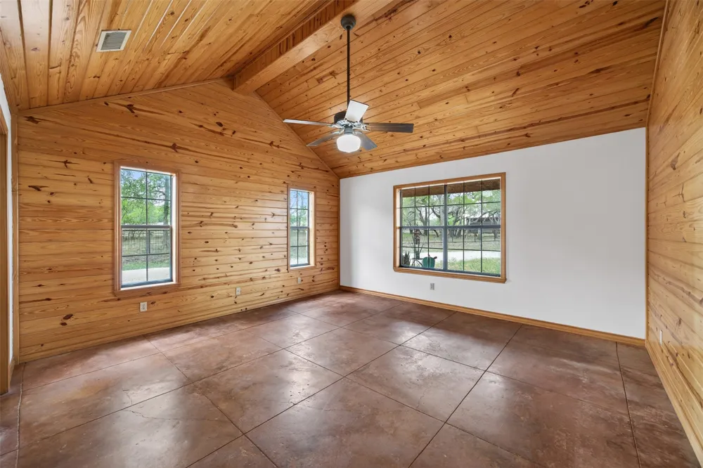 1077 Burdette Wells Road Lockhart, TX 78644