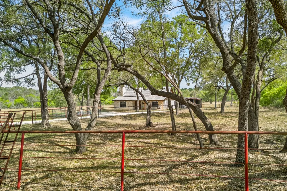1077 Burdette Wells Road Lockhart, TX 78644