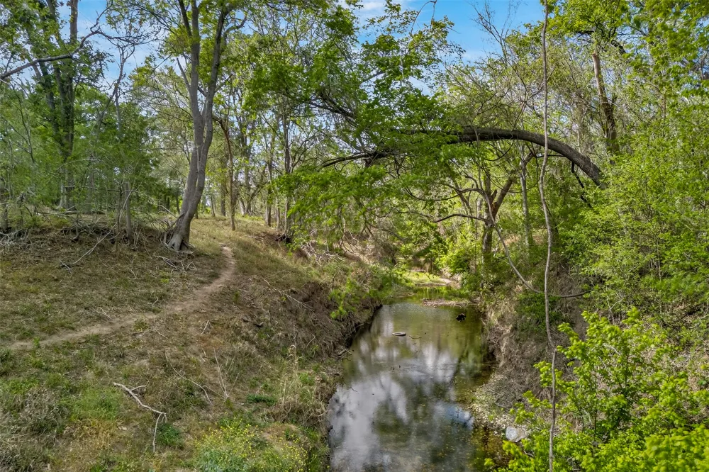 1077 Burdette Wells Road Lockhart, TX 78644