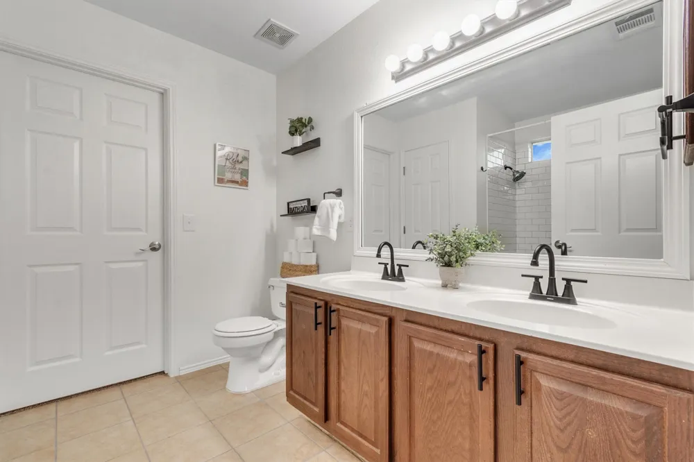 6105 Constellation Circle Del Valle, TX 78617