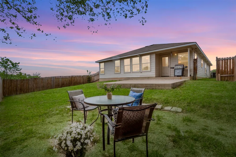 6105 Constellation Circle Del Valle, TX 78617