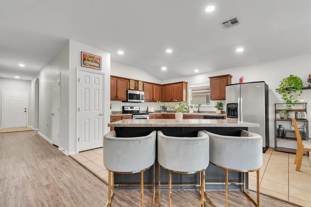 6105 Constellation Circle Del Valle, TX 78617