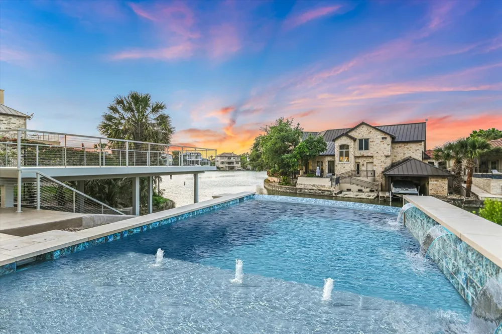 98 Wennmohs Place Horseshoe Bay, TX 78657