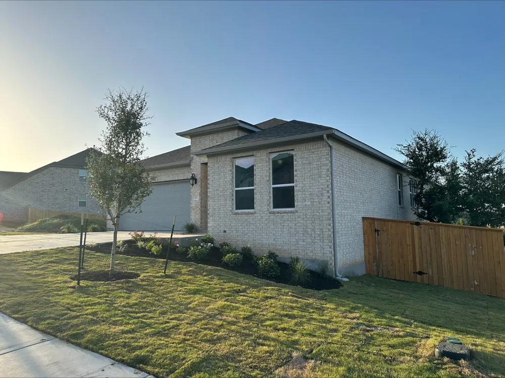 121 Amber Oak Lane Georgetown, TX 78628