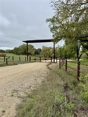 5 Barlow Drive Briggs, TX 78608