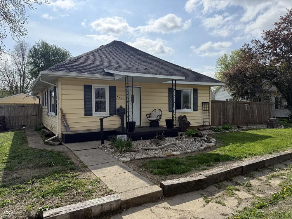 61 S West Street Rosedale, IN 47874