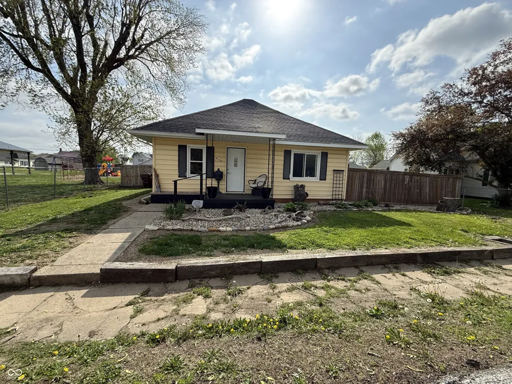 61 S West Street Rosedale, IN 47874