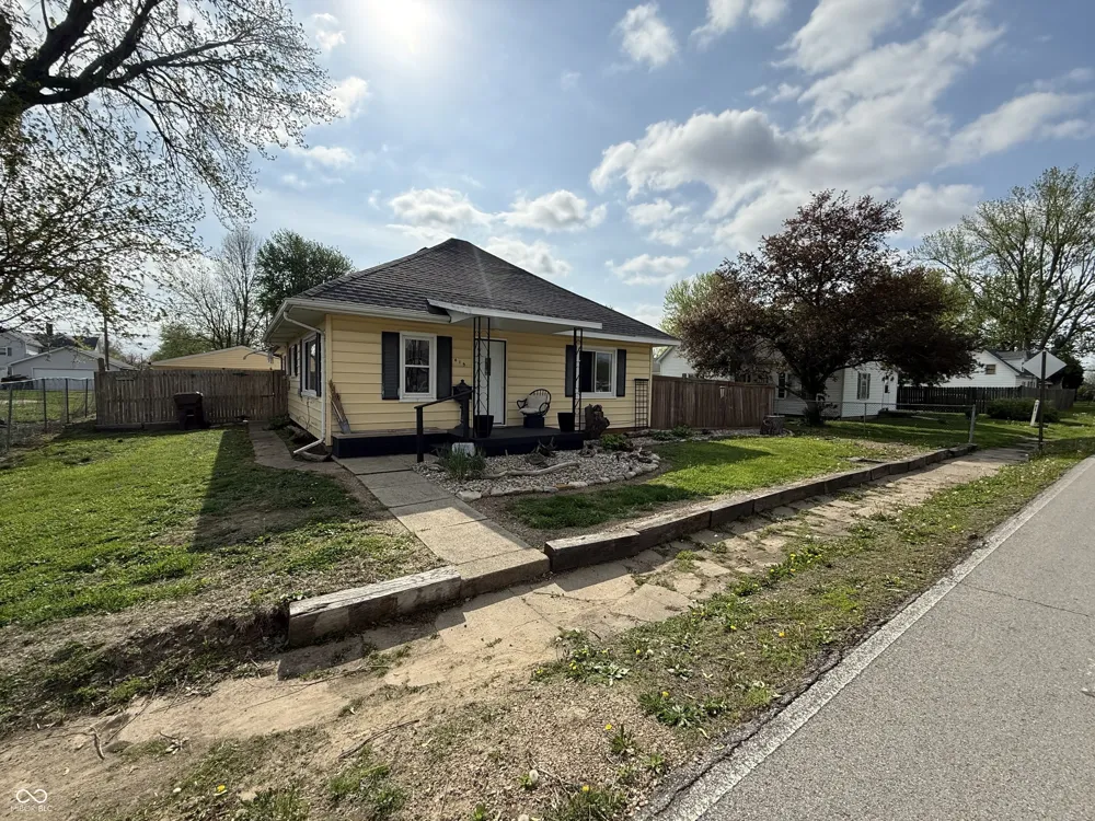 61 S West Street Rosedale, IN 47874