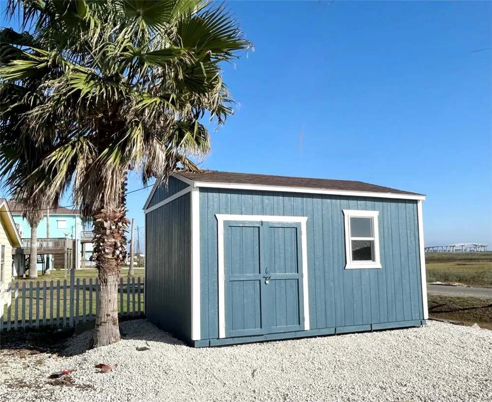 151 Neptune Sargent, TX 77414
