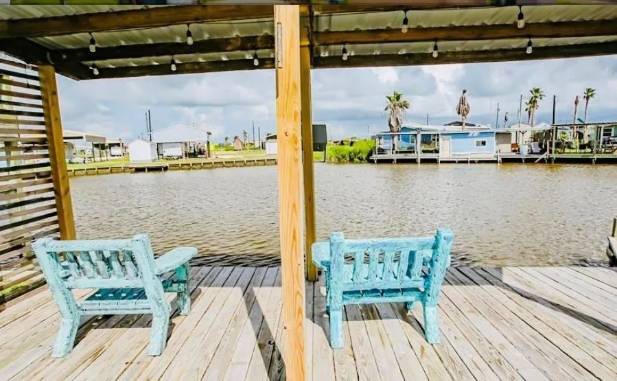 151 Neptune Sargent, TX 77414
