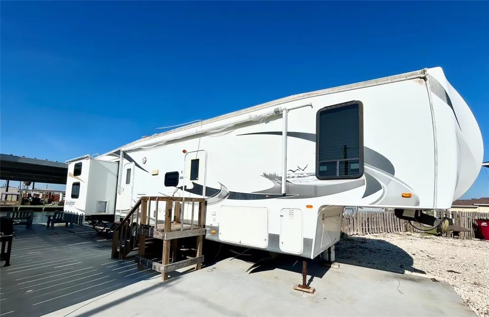 151 Neptune Sargent, TX 77414