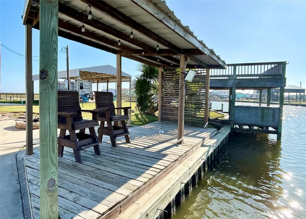 151 Neptune Sargent, TX 77414