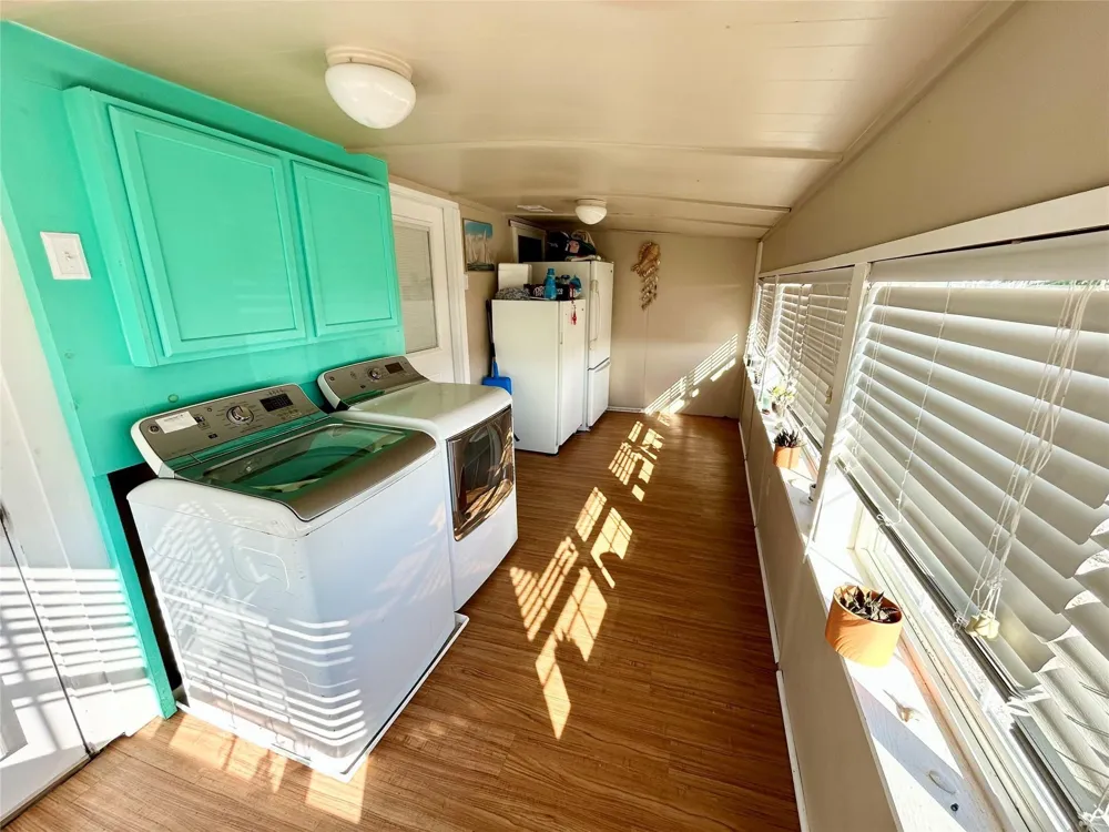 151 Neptune Sargent, TX 77414