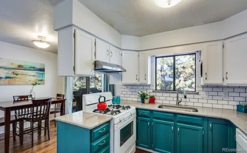5405 White Place