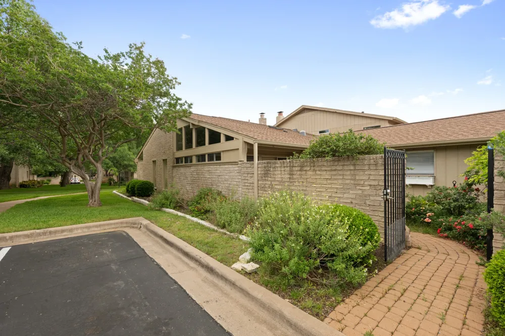 8107 Middle Court