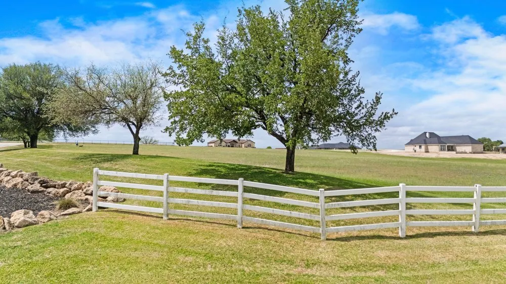 377 Heritage Loop Hutto, TX 78634