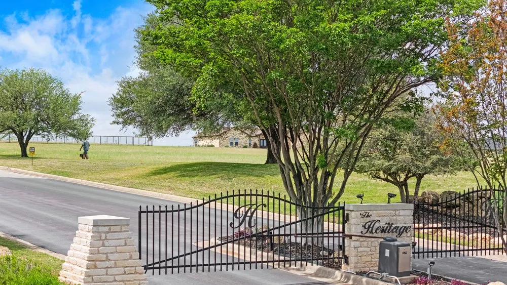 377 Heritage Loop Hutto, TX 78634
