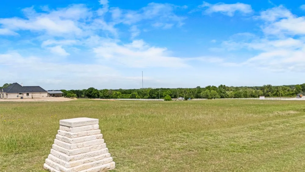 377 Heritage Loop Hutto, TX 78634