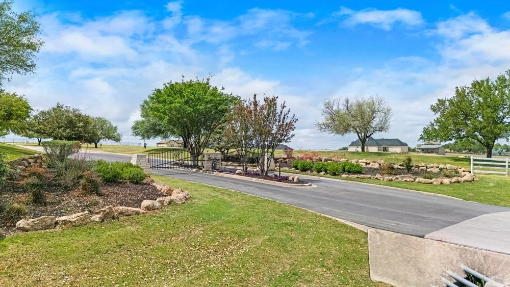 377 Heritage Loop Hutto, TX 78634