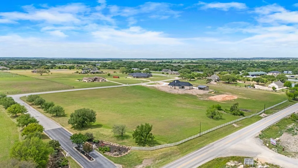 377 Heritage Loop Hutto, TX 78634