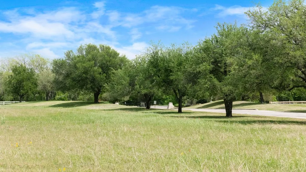 377 Heritage Loop Hutto, TX 78634