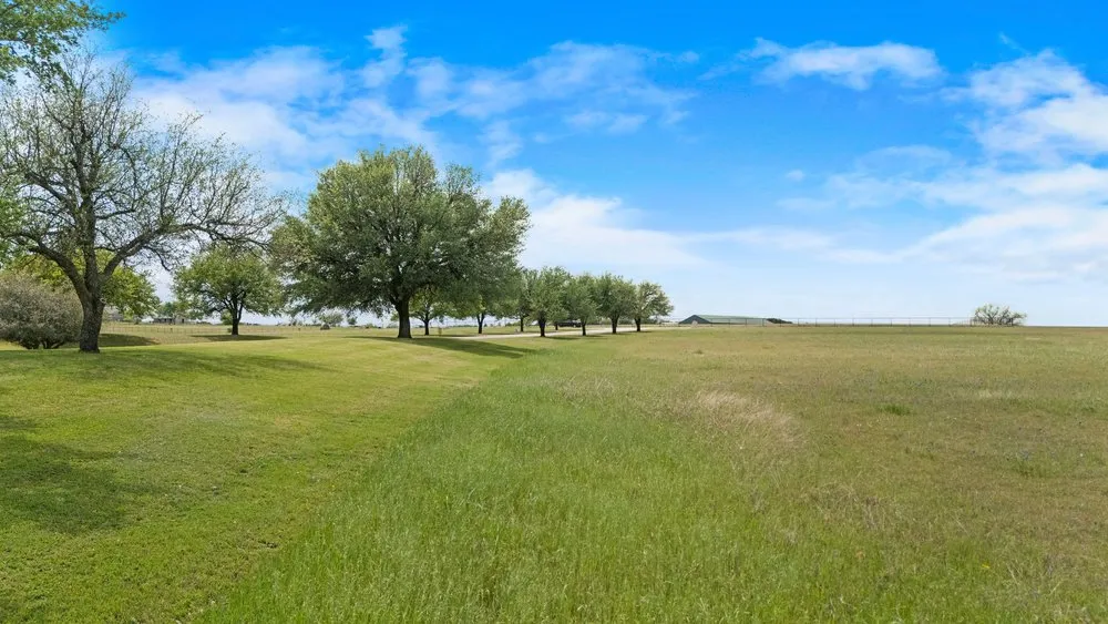 377 Heritage Loop Hutto, TX 78634