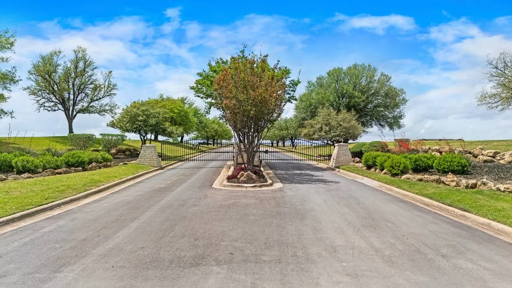 377 Heritage Loop Hutto, TX 78634