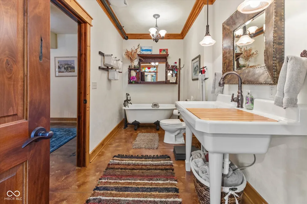 7839 W Bellsville Pike Nashville, IN 47448