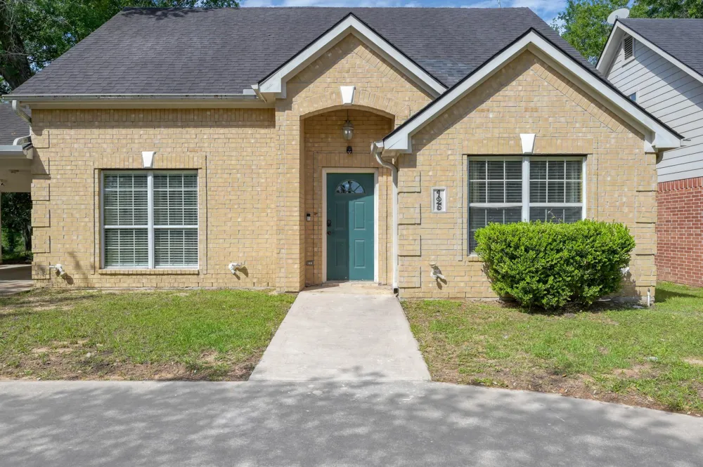 125 Pine Street Prairie View, TX 77445