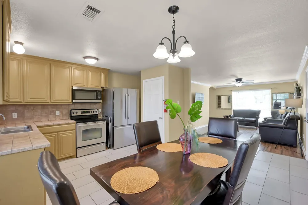 125 Pine Street Prairie View, TX 77445