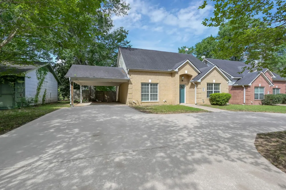 125 Pine Street Prairie View, TX 77445