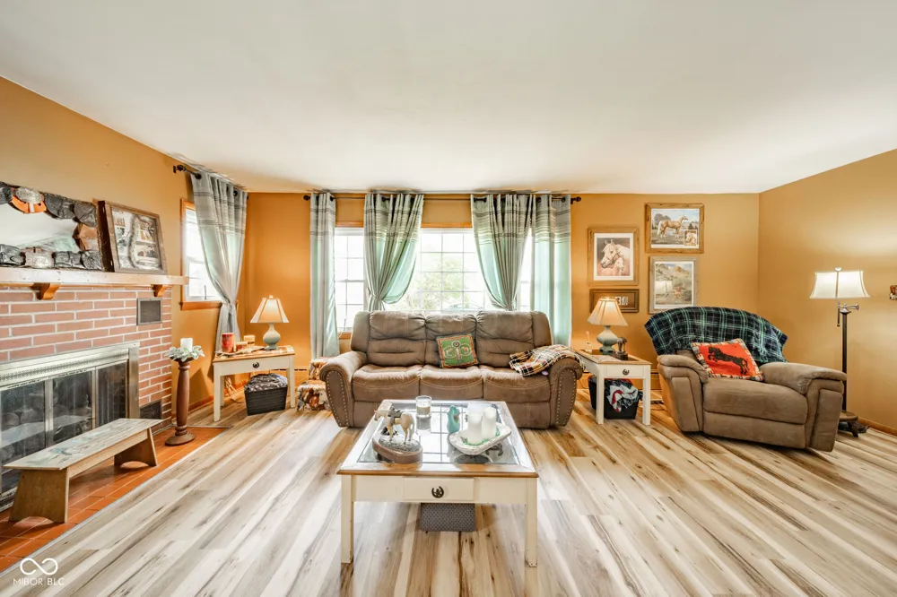 11910 S County Road 800 W Daleville, IN 47334