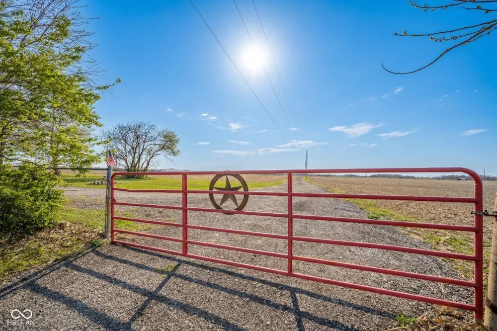 11910 S County Road 800 W Daleville, IN 47334