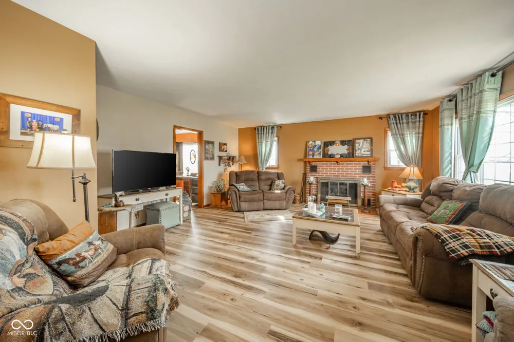 11910 S County Road 800 W Daleville, IN 47334